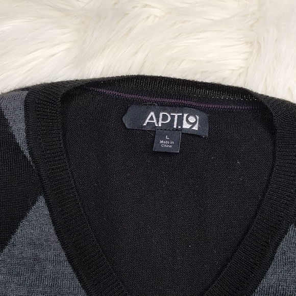 {Apt. 9} Sweater With Diamond Pattern - Picture 2 of 4